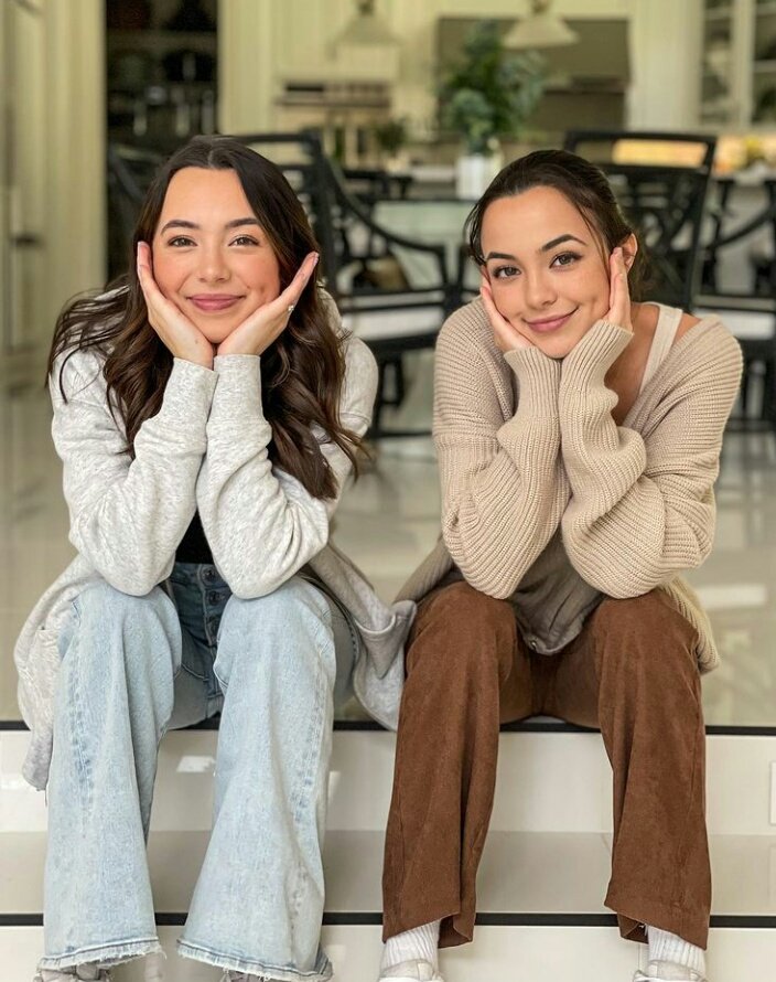 merrelldonut's tweet photo. happiest birthday to my favorite twins!! thank you for always making us happy :) continue to be the bright and beautiful people that you are! i love you both so much 💜💗 

@MerrellTwins @veronicamerrell @VanessaMerrell https://t.co/9QjfX479TN