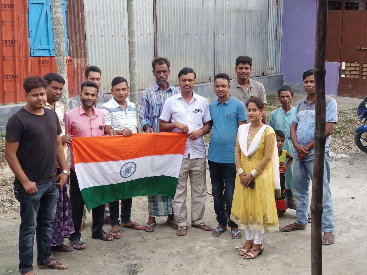 NDhubri's tweet photo. Youth Club Development Campaign (YCDC) along with awareness on Har Ghar Tiranga during YCDC at JamaderHat Dev. Block under Nehru Yuva Kendra Dhubri, Assam.

#YCDC #HarGharTiranga #AzadiKaAmritMahotsav 

@Nyksindia @YASMinistry @narendramodi @ianuragthakur @NisithPramanik https://t.co/XHGpxKbgpC