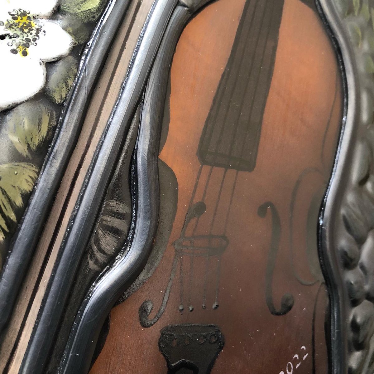 Biggarglasswork's tweet photo. Congratulations to the happy couple and all the best for the future! For this commission to work, I needed to fuse some of the glass. I am really quite pleased with the texture it creates on the piece with the #bunchberry flowers.#thistle #fiddle #canada #scotland #leadedglass https://t.co/nlZ54wJ8Zv