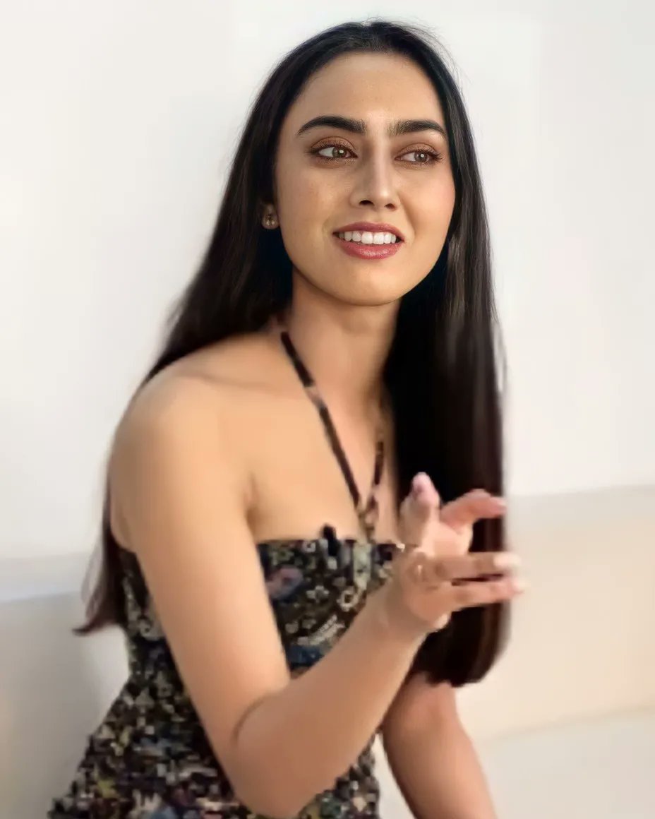 SakshmaC's tweet photo. Outfit tho♥️
@SakshmaSr https://t.co/H340pAHZxm