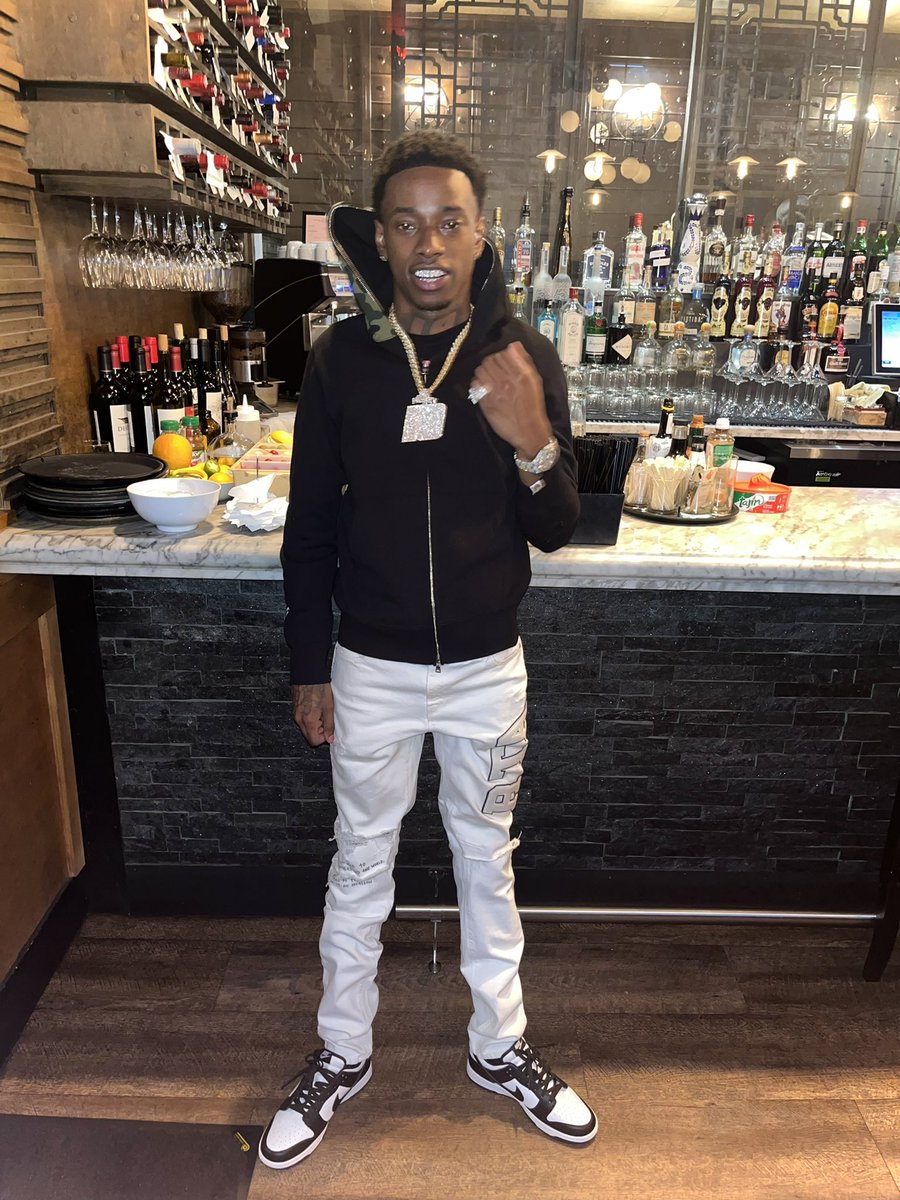 19LILSHEIK's tweet photo. All my life i been a fuck up I already know im going to hell๐น shut the fuck ๐๐พup #2LEGENDARY #LLVEDO https://t.co/oLdiDiEZJB