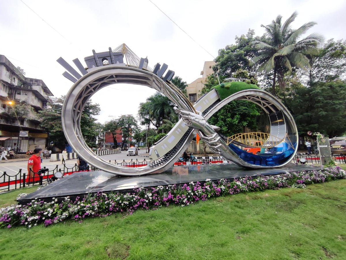 misunilshinde's tweet photo. #AplusWorli
वरळीच्या सौंदर्यात भर टाकणाऱ्या 'Infinite Mumbai' या आर.जी.थडाणी मार्ग येथील अतुलनीय शिल्पाचे उद्‌घाटन मा. @AUThackeray जी यांच्या शुभहस्ते करण्यात आले.
सर्व मुंबईकरांना चैतन्य व उर्जा देणारे हे शिल्प @AUThackeray जी यांच्या संकल्पनेतून व प्रयत्नांने करण्यात आले आहे. https://t.co/6TdJ3otqG7