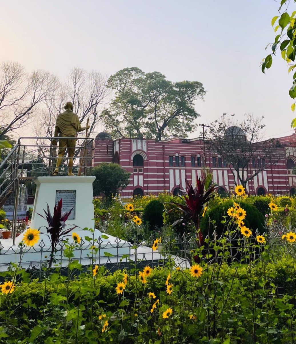 UNESCO has added Muzaffarpur's Langat Singh College astronomical observatory, established in 1916. on its list of important endangered heritage observatories of the world.
.
.
.
#lscollege #bihar #biharsehai #unesco #unescoworldheritage #unescoheritagesite #bihari #lscollege