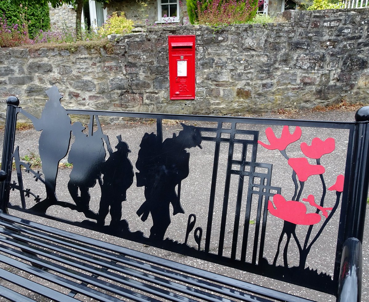 Tufters1's tweet photo. A smart E๐R #Wallpostbox situated by the War Memorial and bench in #Bampton #Devon for #PostboxSaturday https://t.co/pGL4z0OOAS
