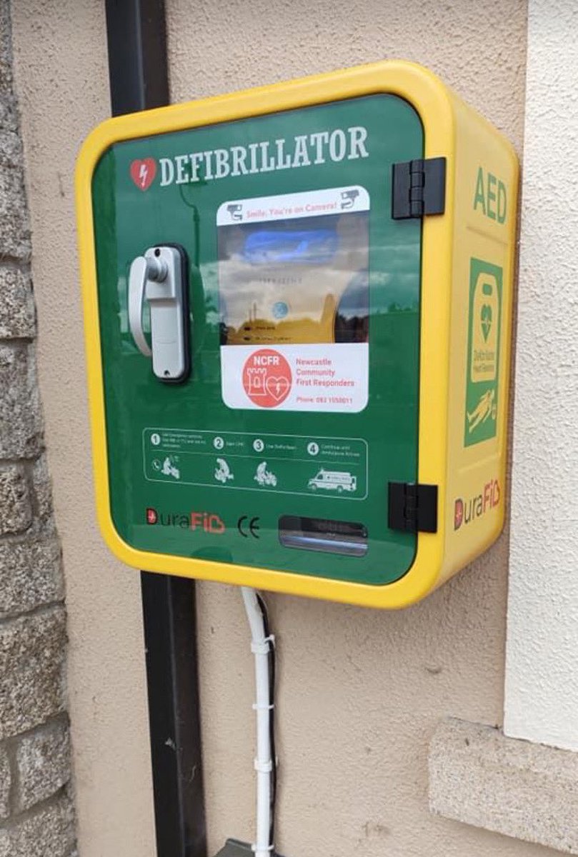 With the help of #WicklowCountyCouncil #grant funding Newcastle CFR just replaced an old, locked rusted cabinet with a brand new heated, 24/7 accessible one.Bringing to 3 the number of modern heated cabinets with publicly accessible #defibrillators in the village.

#AED #CFR