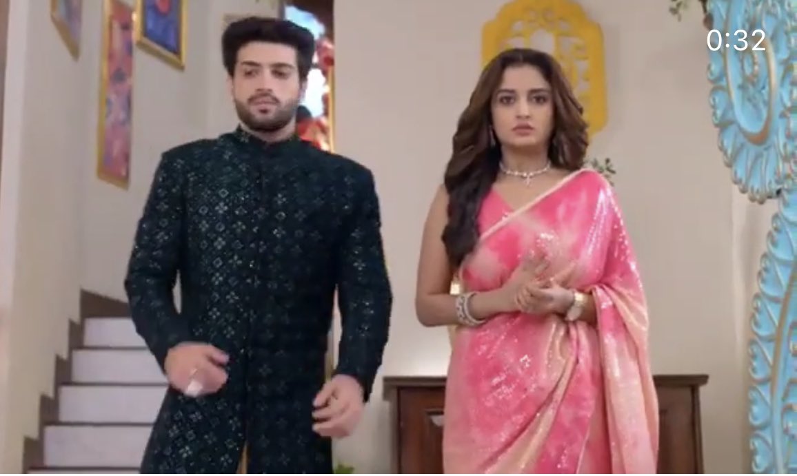 IKManishar's tweet photo. #HriDa or #DayDa 🤪 Rab Ne Banadi Jodi Ek kamina to doosri Kamini #Villains of 👌😂😂 #Radhamohan #PyarkaPehlanaamradhamohan @zeetv @SHABIRAHLUWALIA https://t.co/6p0e2jg8MW