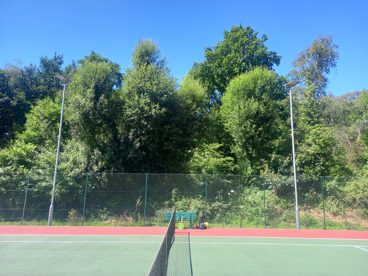 Many thanks to <a href="/FloodlightingE/">Floodlighting and Electrical</a>, <a href="/sportwales/">Sport Wales</a> for awarding the grant and <a href="/CreigiauRec/">CreigiauRec</a> for their continued support.
We are now a fully floodlit, 3 court tennis club. 😀🎾