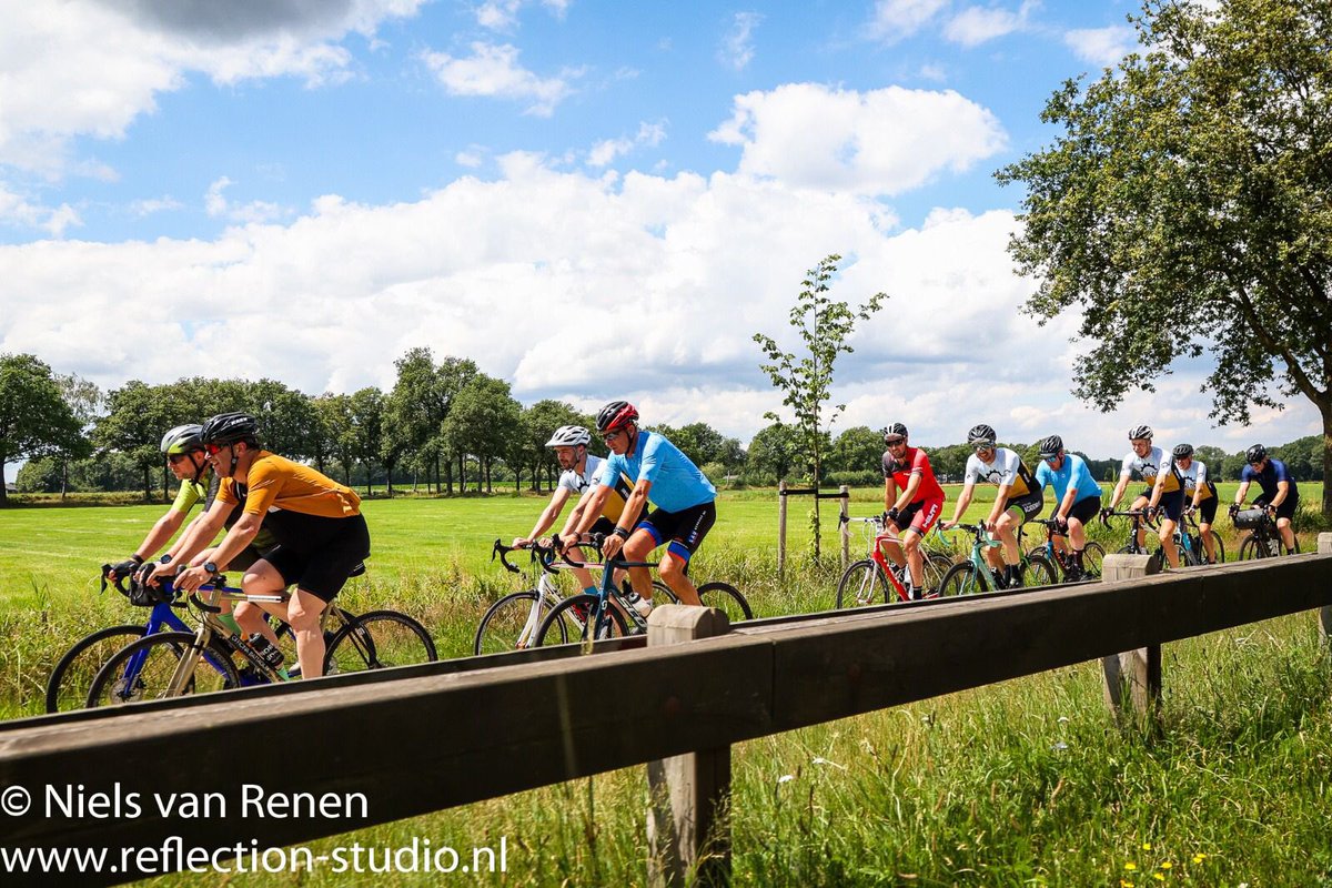 tourhandhaving's tweet photo. 🔥 TOUR DE HANDHAVING LEVERT 180 SEIZOENKAARTEN OP 🔥

Opnieuw een matchday in de Eredivisie, met 180 seizoenkaarthouders die via TDH naar het stadion kunnen. Wie hier op welke manier dan ook bij heeft geholpen: enorm bedankt! Nu is het aan jullie, @FortunaSittard. AAN’M! 🔰 https://t.co/V51SRlorNG
