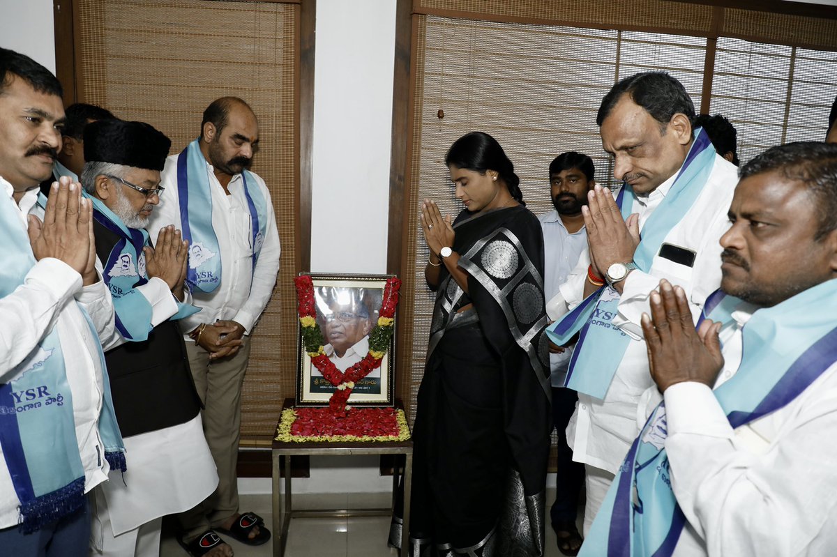 realyssharmila's tweet photo. తెలంగాణ జాతిపిత
ప్రొ. జయశంకర్ సార్ జయంతి శుభాకాంక్షలు.. https://t.co/pdWdEEQduD