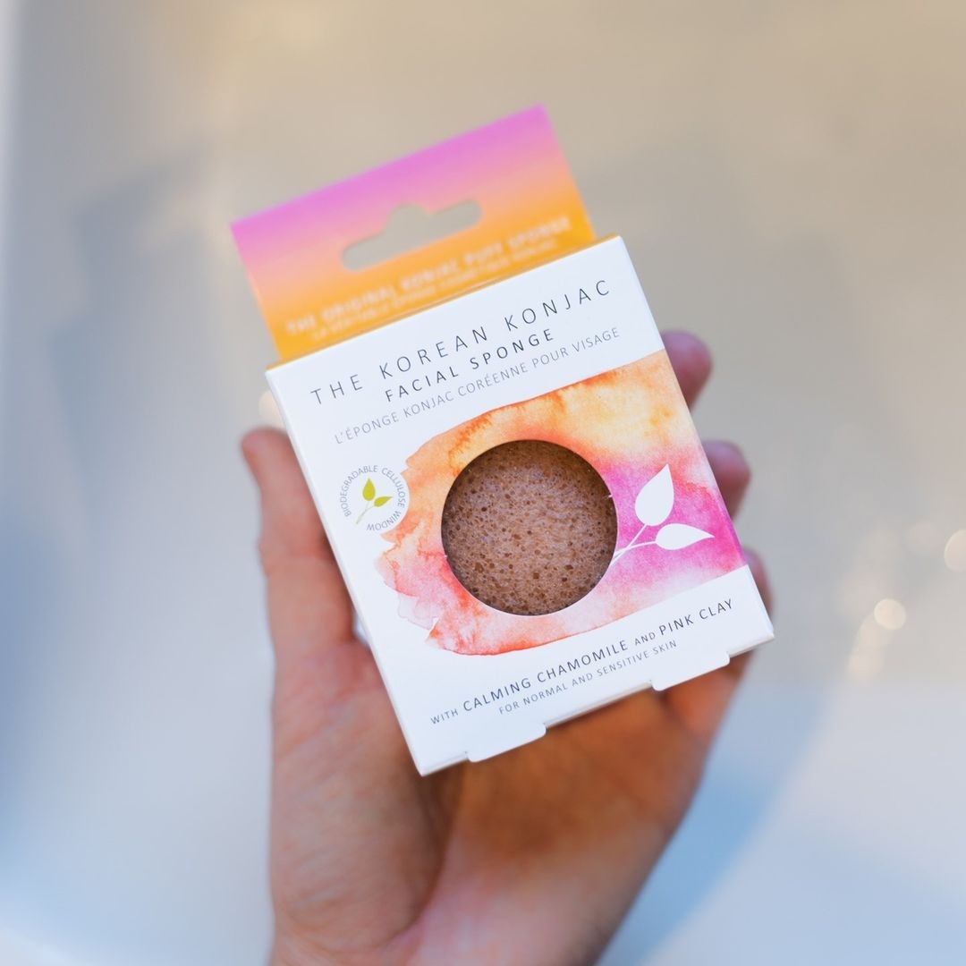 🌼This previously limited edition chamomile sponge turned out to be so popular we had to include it in our permanent collection. 

🌼Perfect to relieve angry, irritated and sensitive skin.

🌼There's even a touch of pink clay, for its additional calming and soothing properties.
