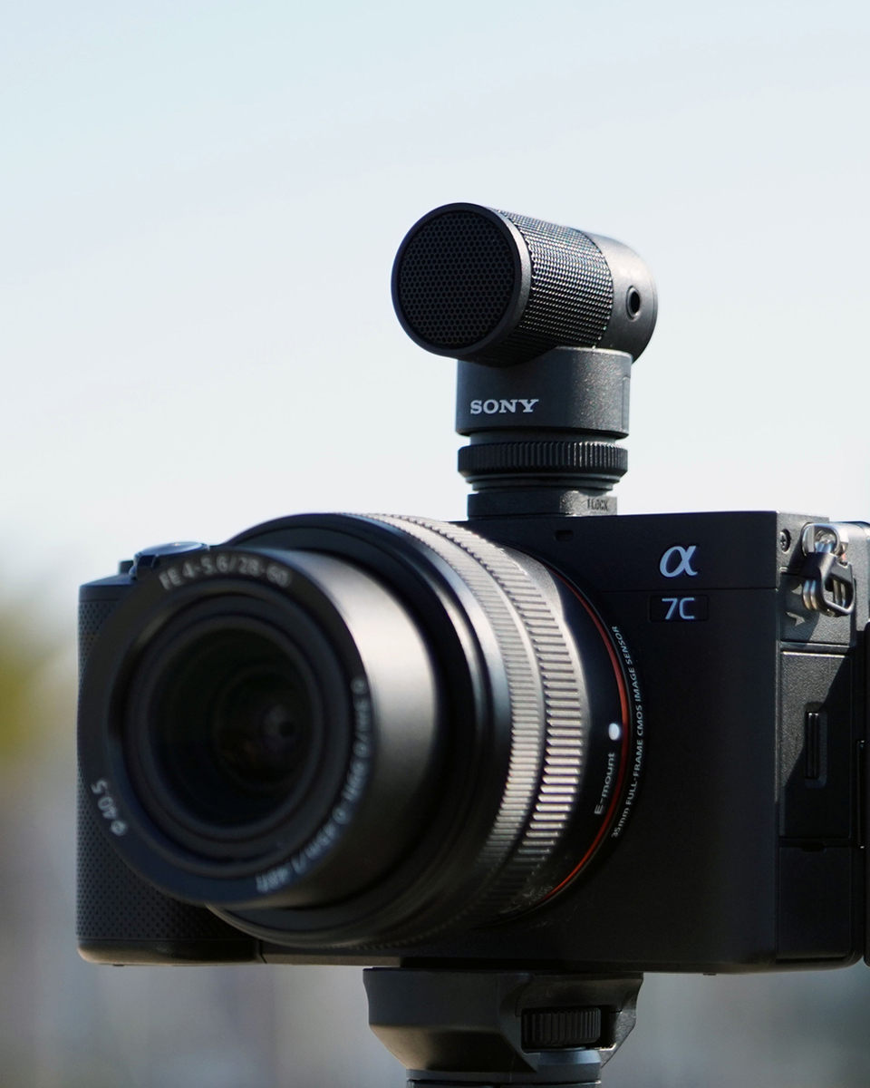SonyCHAT's tweet photo. Egal ob #Interviews, Straßenmotive oder kurze Updates für die sozialen Medien: Besserer Klang bekommt man bei allen #Videoaufnahmen mit dem extrem kompakten #Sony Shotgun-Mikrofon ECM-G1. #VlogWithSony
Nähere Infos unter:
AT: https://t.co/my4HeHenIm
CH: https://t.co/EUDczt2a61 https://t.co/sQWJp3UfaO