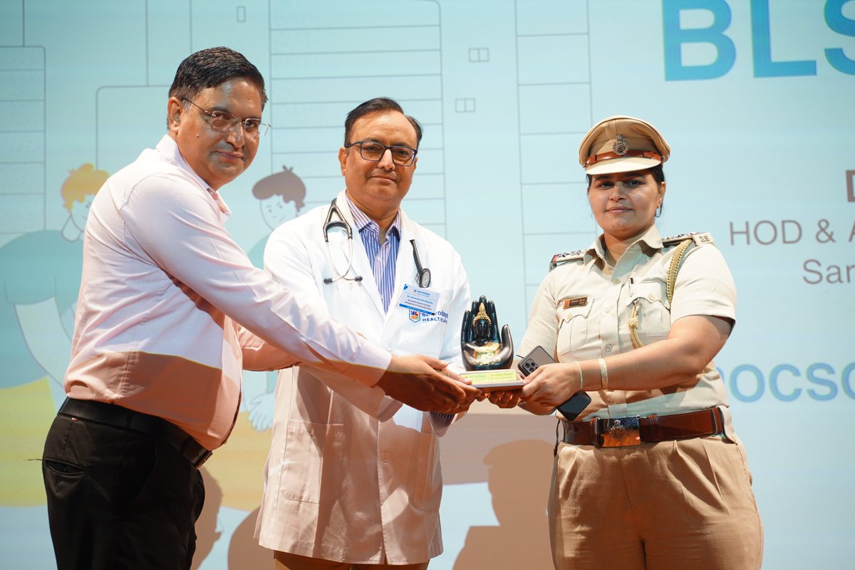 Sarvodaya_Care's tweet photo. Conducted a 3-days #BasicLifeSupportTraining led by Dr.Devendra Richhariya for students on the skills needed for #emergency situations. Along with #POCSOAct awareness session by Ms. Savita Rani, Community Police Inspector and Women Inspector Ms.Maya on second Day respectively. https://t.co/H7qtQGtlxP