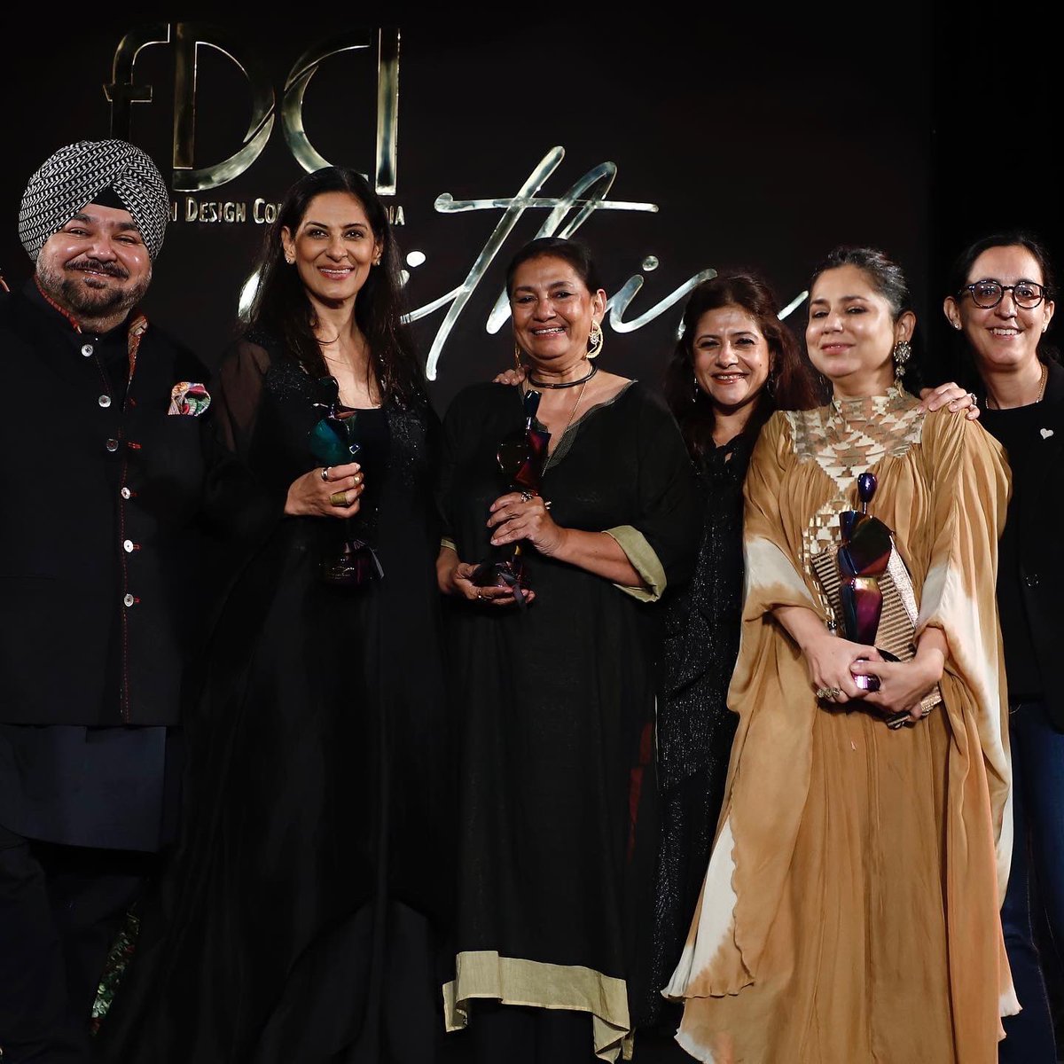 fdciofficial's tweet photo. FDCI celebrated the unforgettable contribution of Show Directors, who have been the backbone of India Couture Week.

Asha Kochhar &amp; Vidyun Singh from Media Makers, Anu Ahuja and Aparna Bahl &amp; Anisha Bahl from Preferred Professionals

#FDCI #FDCIWithin #ICW2022 #15YearsofICW https://t.co/EXIeXfvEZU