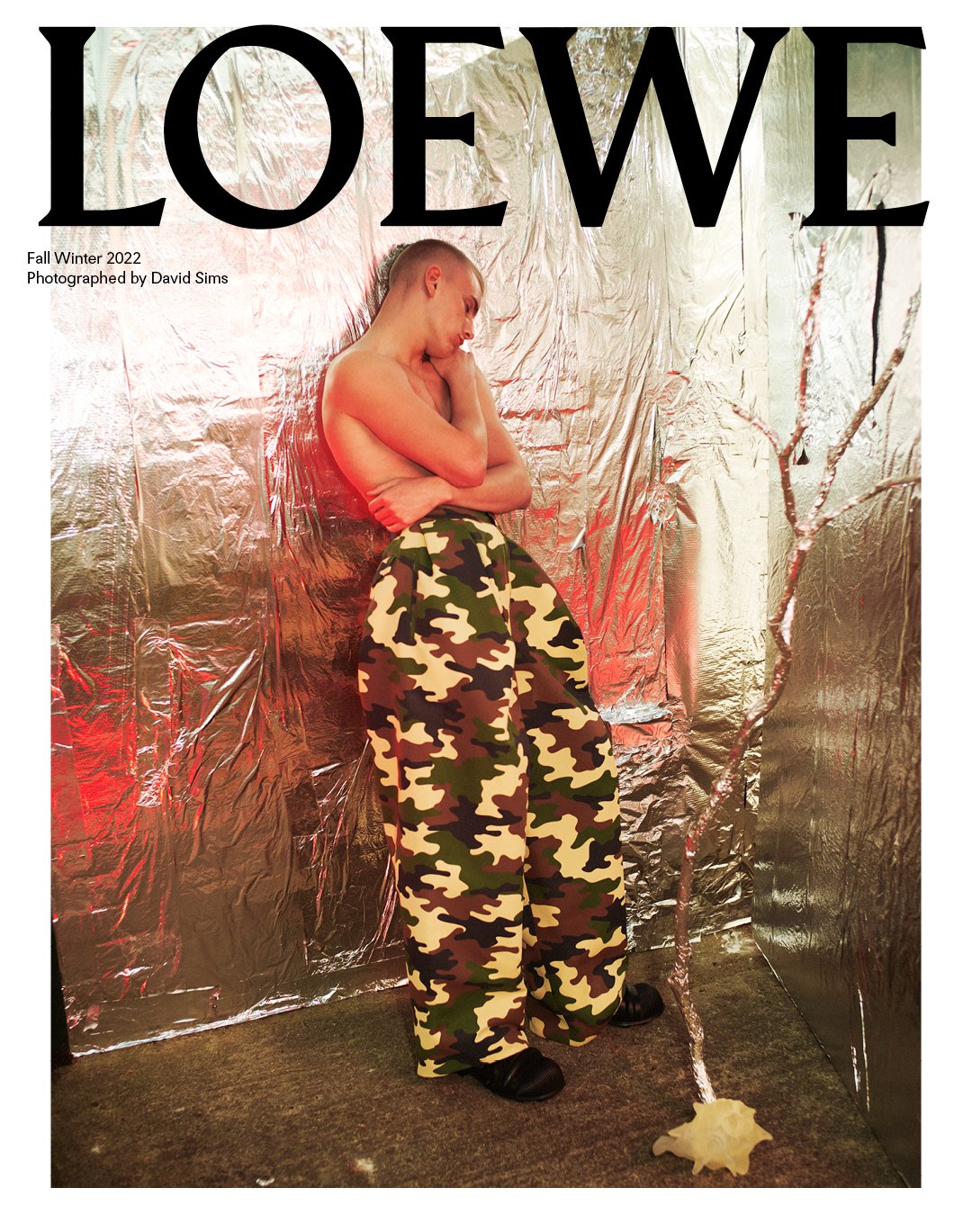 LOEWE on X: LOEWE Fall Winter 2022 campaign shot by David Sims. See more:   #LOEWE  / X