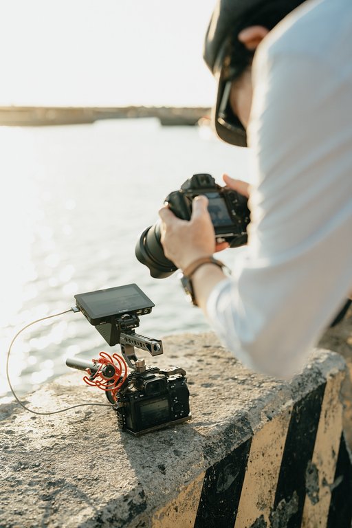 Portkeys_Japan's tweet photo. Hiding all the beauty of summer and the shimmering waters of the lake on the camera.
Cr: @imokahhhh

#cameragear #camerasetup #videography #videographylife #producers #sonycine #sonya7iv #sonya7siii #fx3 #portkeys #lh5pii #撮影部 #動画制作 #動画編集 #映像制作 #映像クリエイター https://t.co/DQcSHCDVZZ