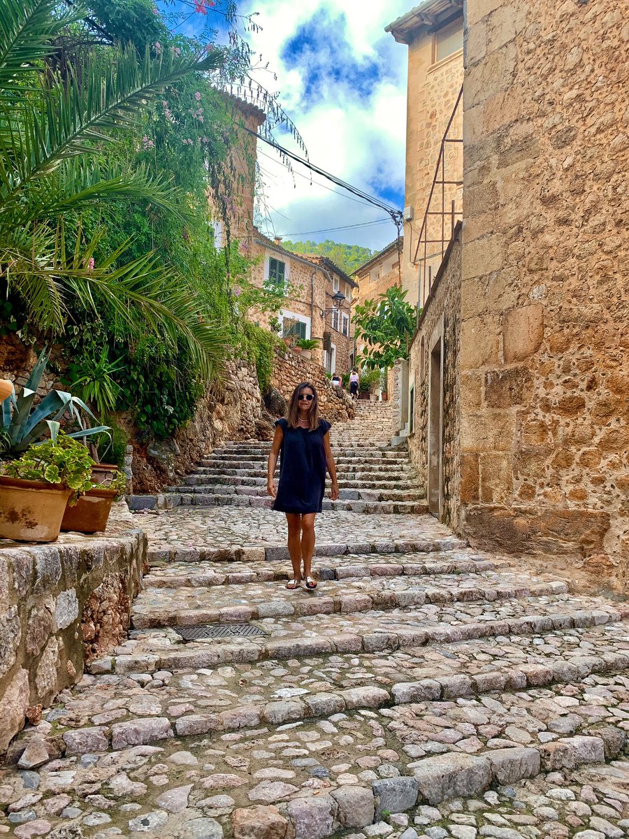 sweetaleblog's tweet photo. ⁉️ Sabías qué Fornalutx fue el primer pueblo mallorquín en formar parte del listado oficial de los Pueblos más bonitos de España?
🚙 Te aconsejo visitar este pueblo temprano o a última hora, ya que únicamente hay dos aparcamientos y normalmente se llenan rápido.
#sweetaletravels https://t.co/BOjjYLpSE0