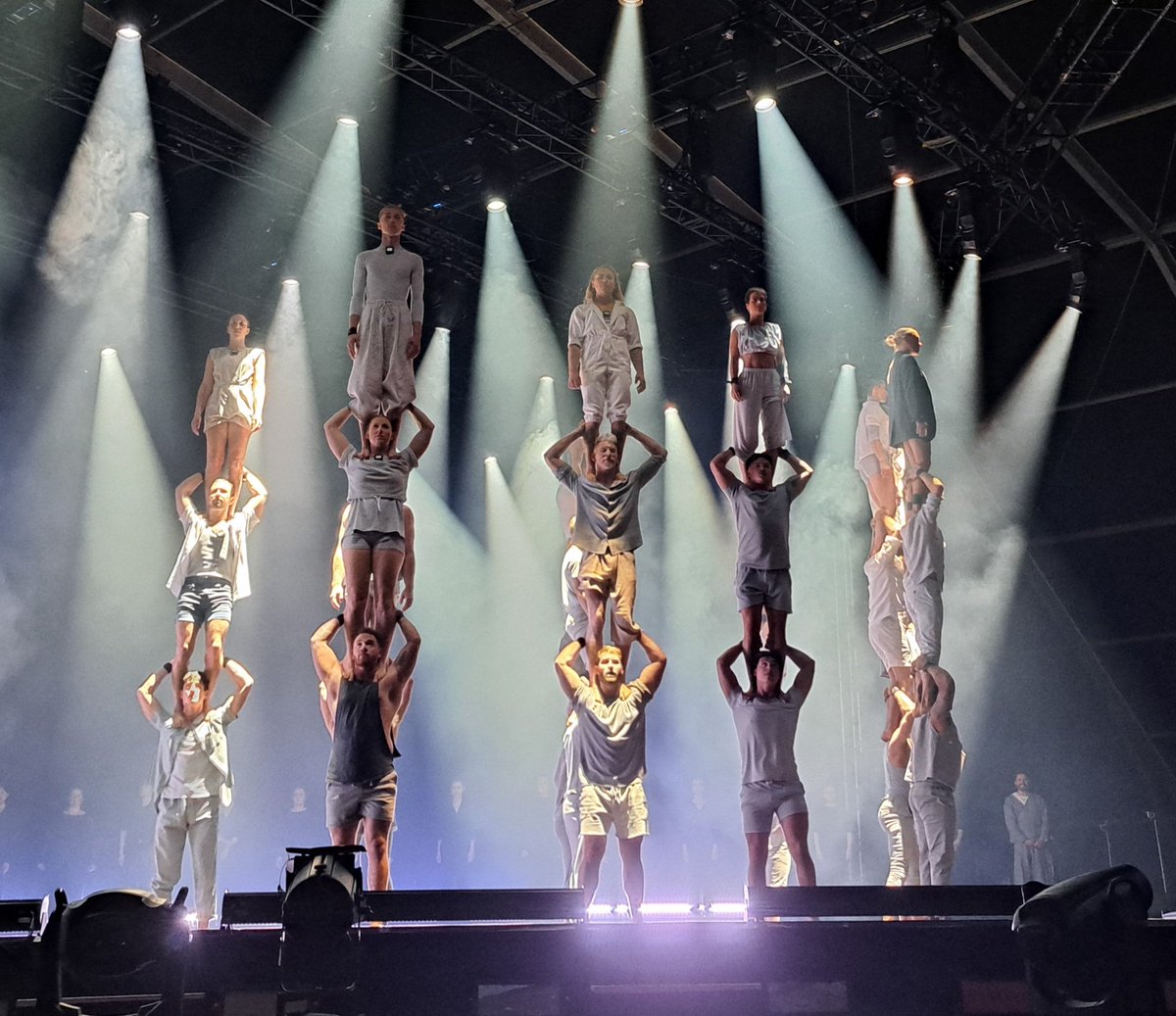 Geedoll4's tweet photo. MACRO at @edintfest @edinburghfests @edinfest @BTMurrayfield #EdIntFest #EdinburghFestivals #gomcircus @obanfiddle https://t.co/CvnCC6biid