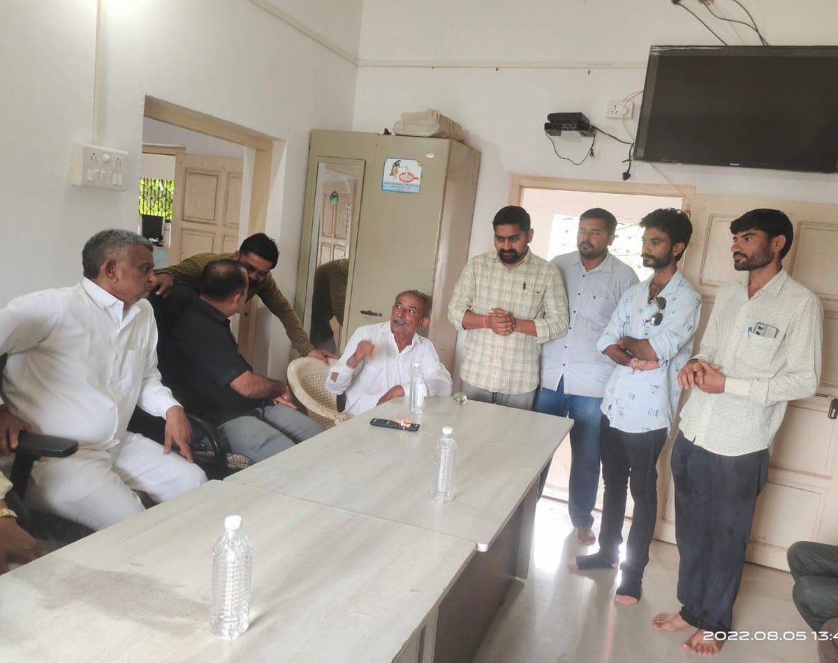 tcmmgrl's tweet photo. માનનીય @DevabhaiMalam સાથે તલાટી કમ મંત્રીશ્રીઓના વિવિધ પ્રશ્નો બાબતે વિગતવાર ચર્ચા વિચારણા કરી સમજૂતી આપવામાં આવી જેમાં તેઓ દ્વારા હકારાત્મક અભિગમ રાખી યોગ્ય નિરાકરણ લાવવાની બાહેધરી આપેલ
#TCMstrike
#justiceforTCM
#સમાનકામસમાનવેતન
#4400GradePayTCM
@CMOGuj @brijeshmeja1 @GRTMM1 https://t.co/B38Z2mZrl0