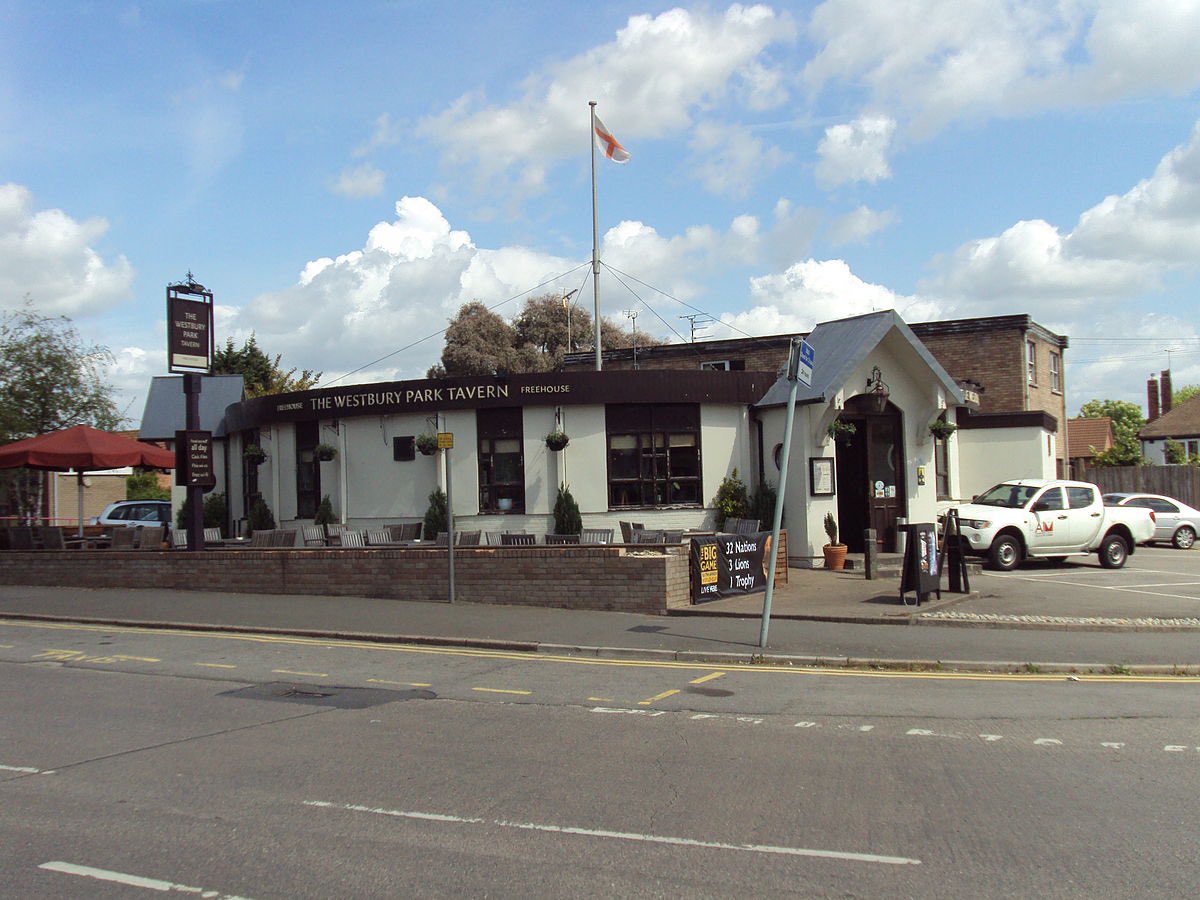 youngonesfan's tweet photo. On location in Bristol, then and now; #TheYoungOnes house and The Kebab and Calculator pub (Westbury Park Pub and Kitchen) https://t.co/oopmMyGqPr