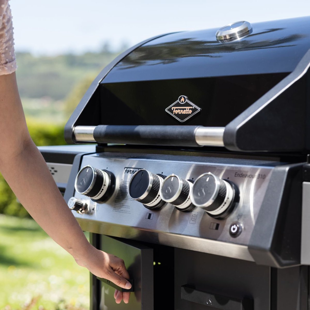 FornettoOven's tweet photo. Our new #Fornetto Endeavour 3 burner #GasBBQ looks great and is the perfect #GasGrill for those who need a compact size and many features. Follow us on @FornettoOven and we will let you know when our new products are on https://t.co/xSbtqlOQwp 
#bbqlife #bbq #churrasco #grilled https://t.co/wNyFxz565H