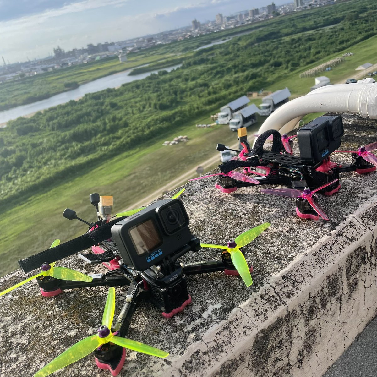 JAPRADAR3's tweet photo. 本日は、岡崎城下家康公夏まつり 第74回花火大会🎆に突入です🚀

FPVドローンからのLIVE配信ありますぜ🎥

公式LIVE配信
https://t.co/4lT7DkfbKs

#岡崎市
#fpv
#花火 https://t.co/1GY3Q5BkSp