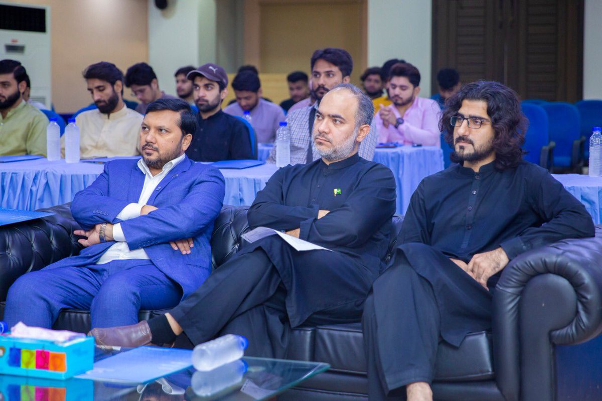 akfpvolunteers's tweet photo. Alkhidmat Foundation is here to INVEST in you and YOUR future!
Some glimpses of "Skills Lead to Entrepreneurship" Training Day-01.
#AlkhidmatFoundation #AlkhidmatVolunteers #EFArena #skilldevelopmenttraining #amazon #trainingcourse #ecommercetips #empowerment https://t.co/n3ZYRUVotD