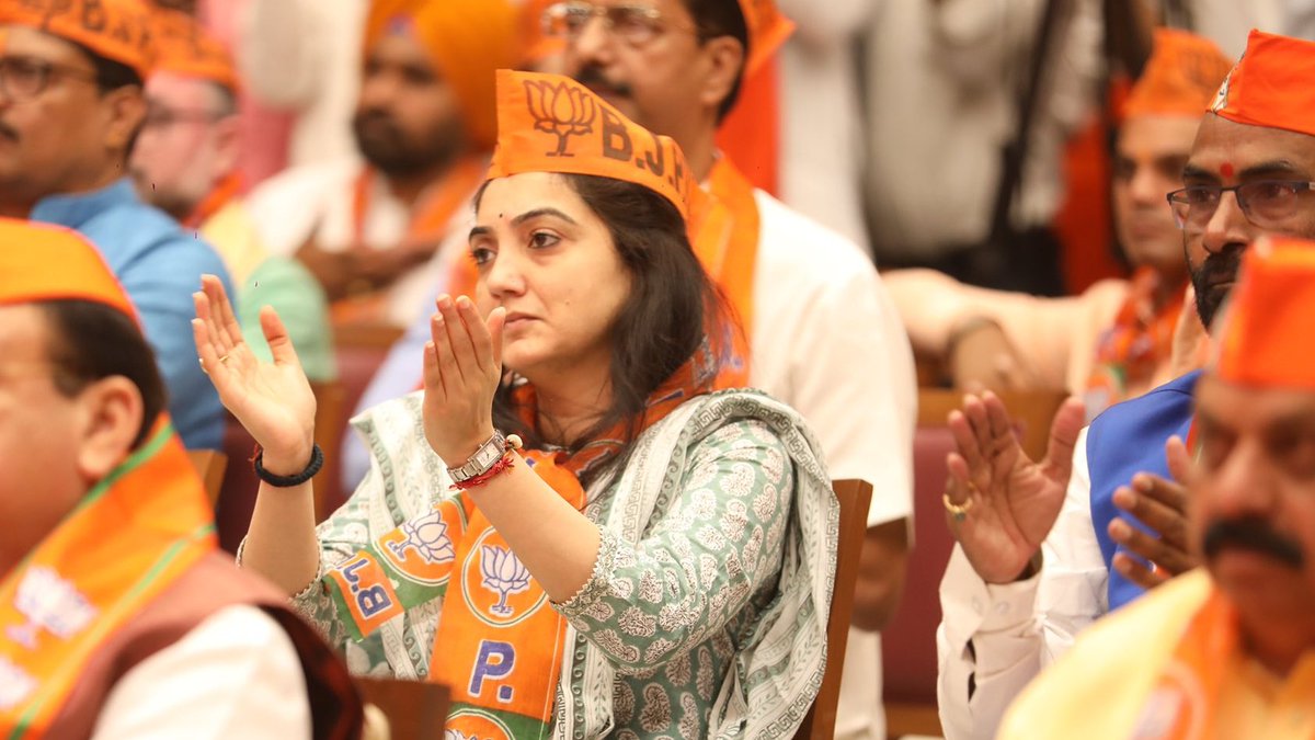 AshutosSharma25's tweet photo. Every Brother Promises Protection to his Sister on every #RakshaBandhan.
Let's celebrate this Raksha Bandhan protecting our Sanatani Sister Nupur Sharma from #IslamicTerrorismInIndia 🙏
#NupurSharma #BoycottLalSinghChaddha https://t.co/Maryglz5zW