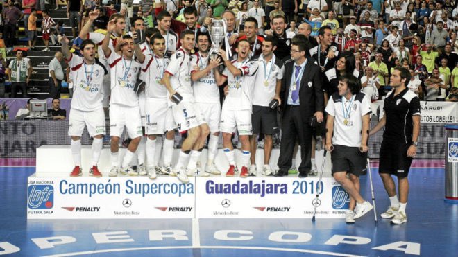 JesusAicardo's tweet photo. @Santiago_Futsal @rfef Triste por ver esta noticia el club donde hace 13 años me dio la oportunidad de debutar en 1 división, donde me inculcaron unos valores y amar este deporte. Ojalá algún día Santiago vuelva a tener sitio en fútbol sala nacional. https://t.co/17m8M81EGs