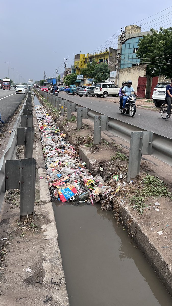 This is my <a href="/NHAI_Official/">NHAI</a>  National highway in gurgaon at Jaipur expressway near hero Chowk . Is this the way drains are built <a href="/iitdelhi/">IIT Delhi</a> ! Is it the level of cleanliness <a href="/CPCB_OFFICIAL/">Central Pollution Control Board</a> <a href="/SwachhBharatGov/">Swachh Bharat Urban</a>  <a href="/DC_Gurugram/">DC Gurugram</a>  <a href="/Rao_InderjitS/">Rao Inderjit Singh</a> MP from 2 decades this is what we get in return!