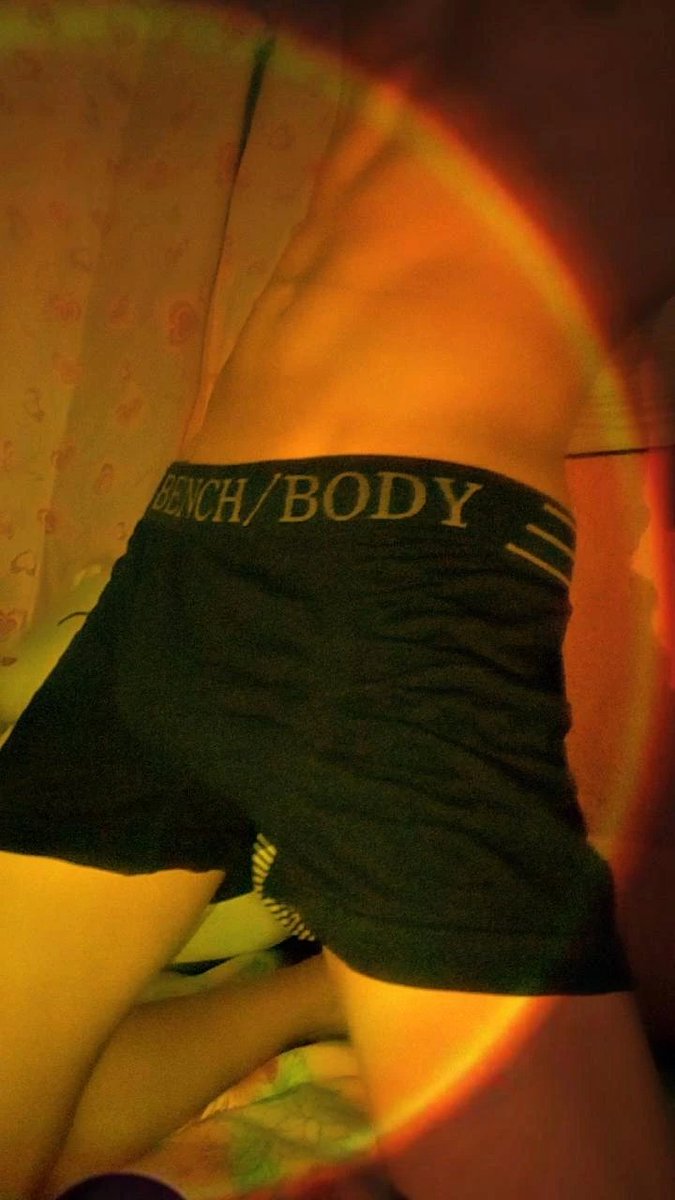 kojdick's tweet photo. Sunset body. https://t.co/5szEbELvQB