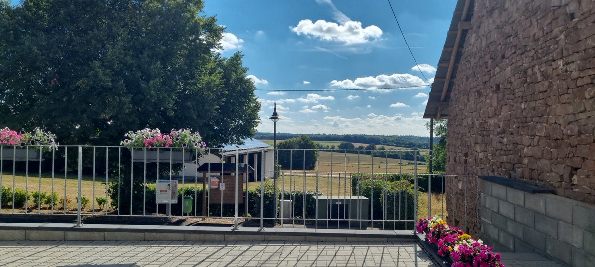 X_Factor85's tweet photo. Schön die frühe Sonne auf der Terrasse genießen 🤩 https://t.co/0mqw4RHAOr