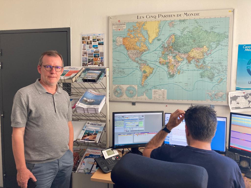 RTLFrance's tweet photo. 🔴 #RTLEvenement - Dans les coulisses du Centre de consultation médicale maritime, le Samu de la mer, avec le Dr. Patrick Roux à Toulouse 📞🆘🌊 Il reçoit tous les appels des marins français en cas d'urgence médicale 📻 Reportage de @isson_patrick : https://t.co/E8lsuBGj1K 👈 https://t.co/i6E6wUcZ51
