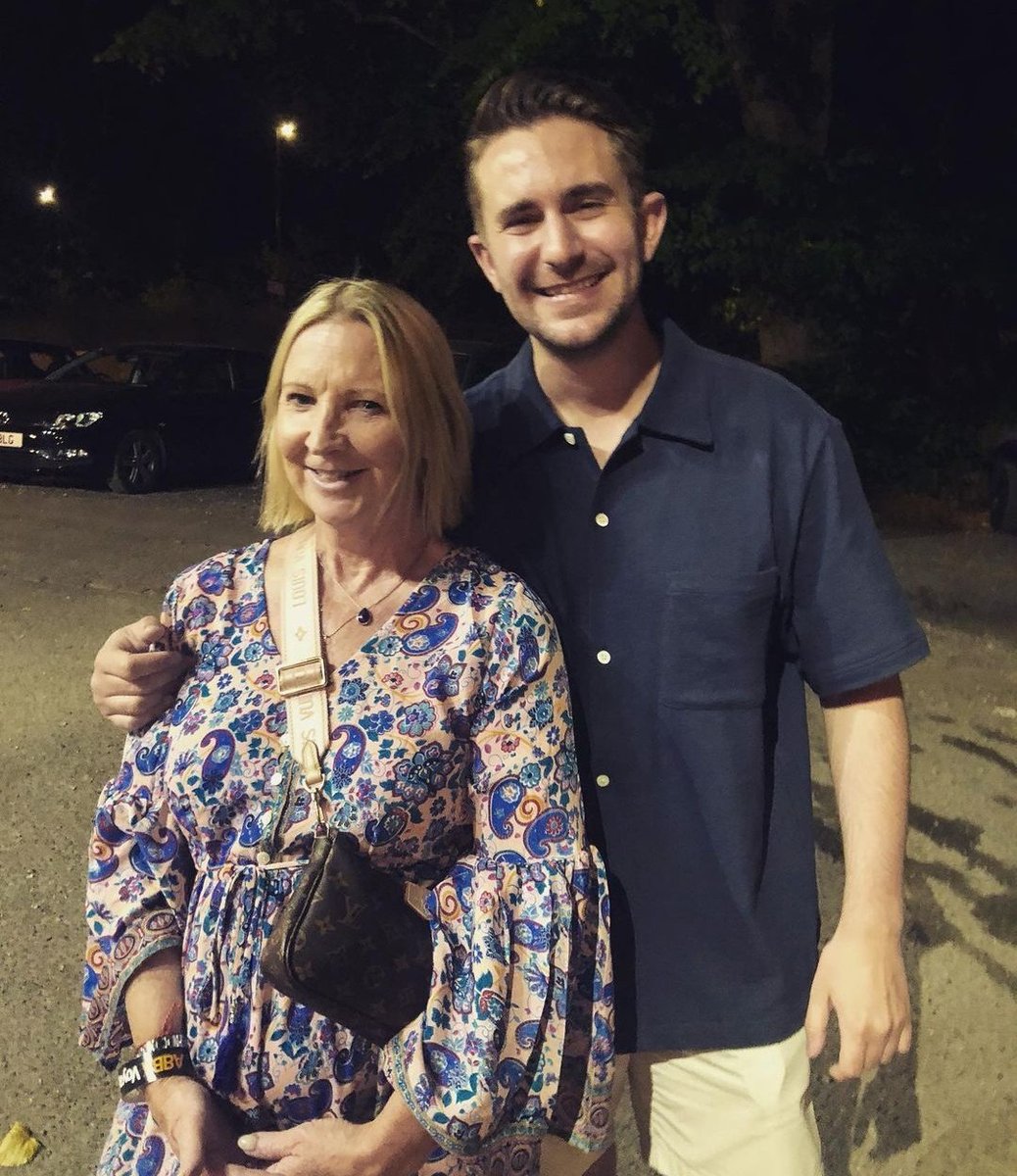 BallumOfficial's tweet image. Tony meeting a fan!
📸 sophiepwood on insta

#EastEnders #CallumHighway #Ballum #TonyClay 💙🌈💙