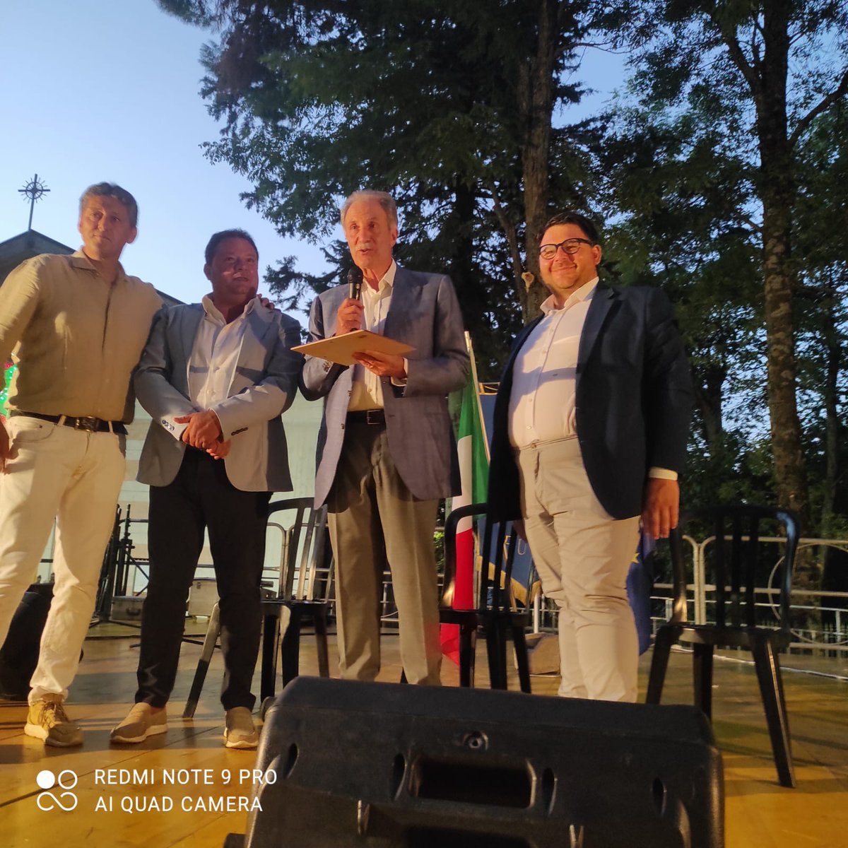 VitoBardi's tweet photo. Ieri a #Ruoti ho partecipato alla Giornata dell’emigrante. Una serata emozionante con tante bellissime storie lucane.
Il sindaco Franco Gentilesca mi ha poi fatto una sorpresa incredibile: il certificato di nascita di mio padre, nato proprio a Ruoti il 6 novembre 1919 https://t.co/yDnWOKN8wN
