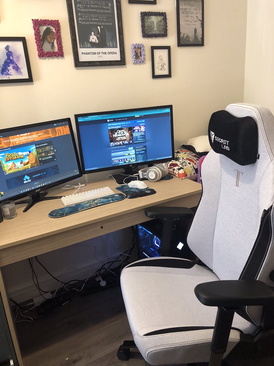 AfternoonLit's tweet photo. Wayne and I treated ourselves to hopefully the most comfy and best purchase ever - #secretlab chairs!  We got the Titan Evo 2022 Xl  
I wanted the artic white to match my black and white set up and it looks so good! https://t.co/nVok3CXVQV