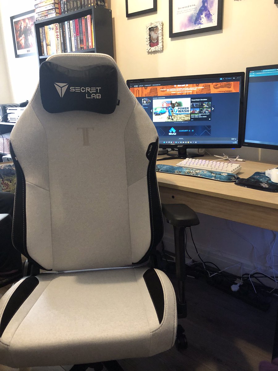 AfternoonLit's tweet photo. Wayne and I treated ourselves to hopefully the most comfy and best purchase ever - #secretlab chairs!  We got the Titan Evo 2022 Xl  
I wanted the artic white to match my black and white set up and it looks so good! https://t.co/nVok3CXVQV