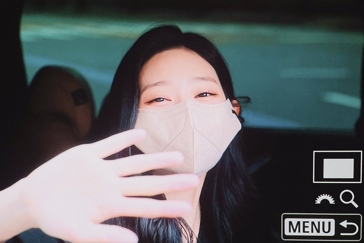 010205mj's tweet photo. 220806 퇴근퇴근 #김민주 #KIMMINJU https://t.co/8jhGeqbPRz