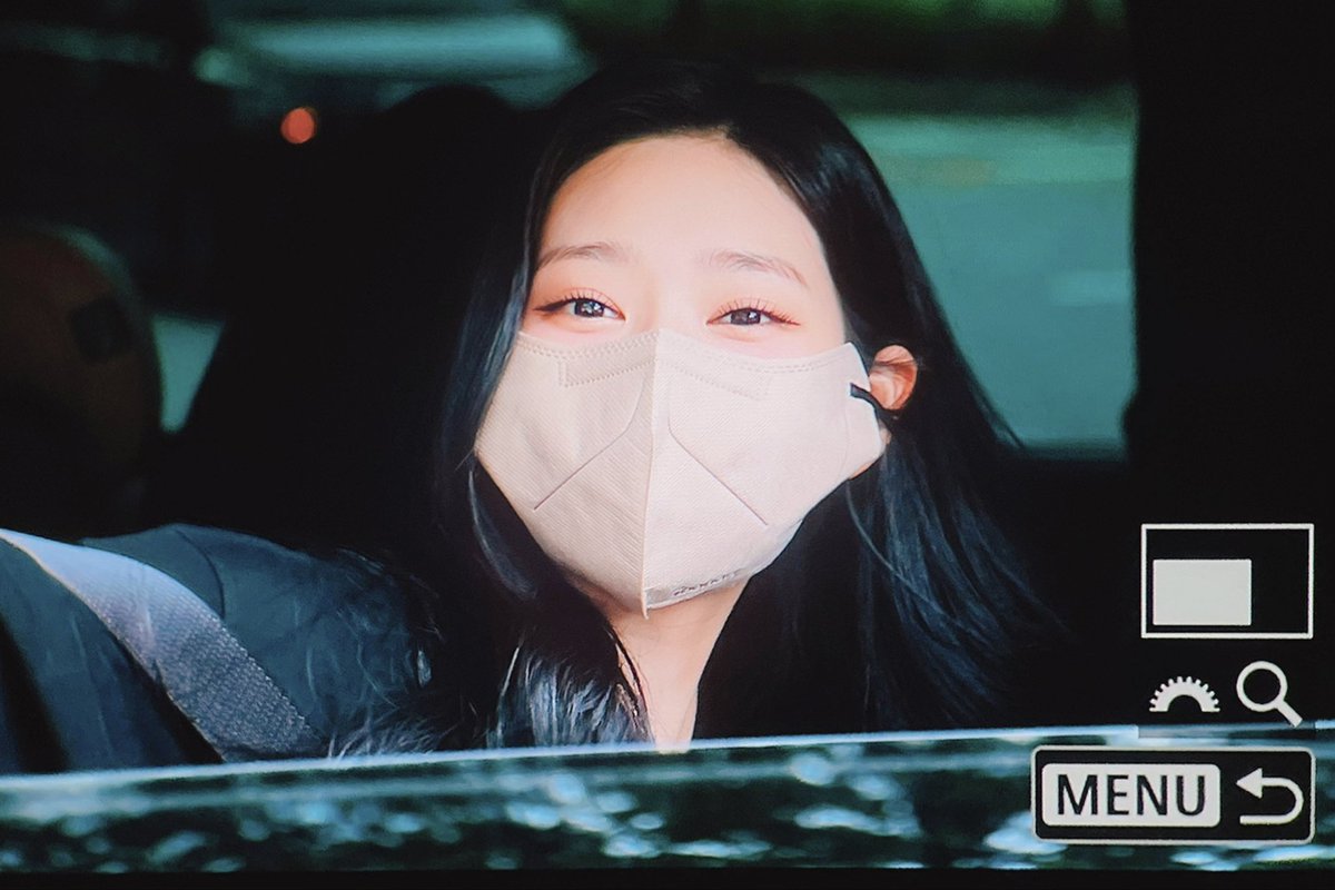 010205mj's tweet photo. 220806 퇴근퇴근 #김민주 #KIMMINJU https://t.co/8jhGeqbPRz
