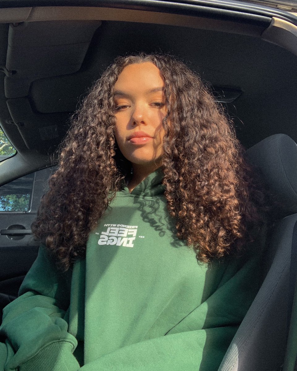 notnotmillie's tweet photo. just in case y’all forgot that i’m hot https://t.co/xOUshb7rIq