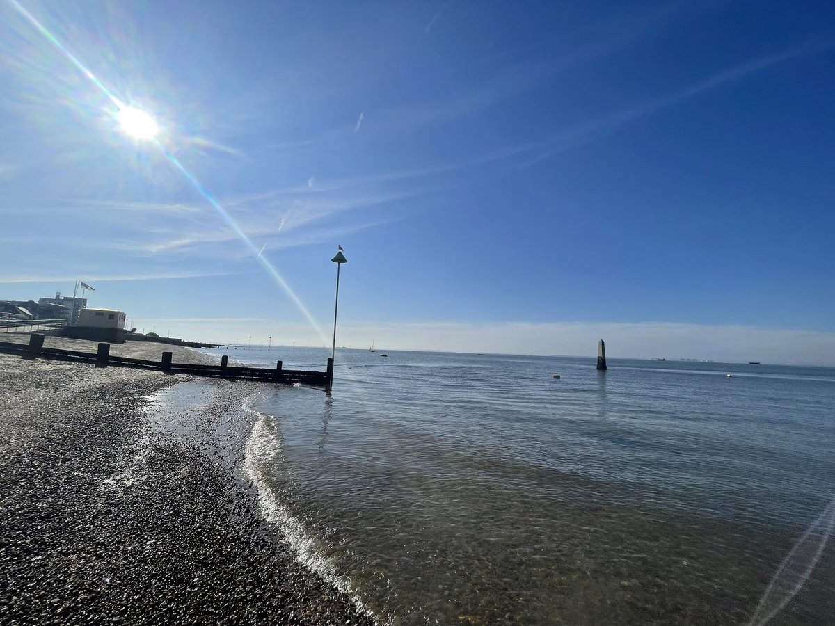 FeeebsC's tweet photo. Early morning walk along the seafront - just glorious! #stepssmashed #getupandgo #SaturdayMorning #SaturdayVibes #nofilter https://t.co/X7oUFLEDFQ