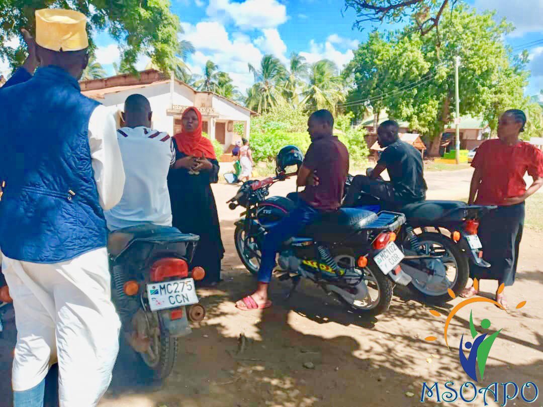 msoapomtwara's tweet photo. Afisa wa masuala ya usawa wa kijinsia kutoka shirika la #Msoapo ndugu Jamila Hakika, akitoa elimu ya ukatili wa kijinsia na utoaji taarifa Kwa Vijana waendesha bodaboda mtaa wa masandubwe.
#TokomezaUmasikiniMtwara
#sensakwamaendeleojiandaekuhesabiwa https://t.co/MNOlLTSNpV