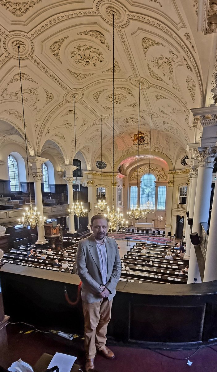 FredFeatham's tweet photo. @ChoirOfKingsCam live at @smitf_london! Iconic! 🎼
#londonconcert #stmartininthefields #choir #choirconcert #choral #organmusic #churchconcert #choralworks #stmartinlondon #smitf #livemusic https://t.co/2RX5wtcCUe
