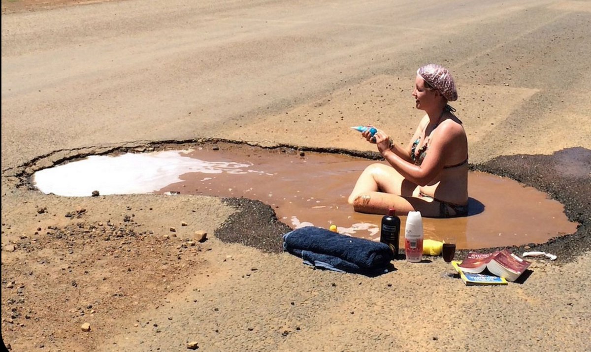 Trace8jhb's tweet photo. @JHBWater No water Uranium Road for 10 DAYS NOW!!! At this point I am praying for rain so we can bath in a pothole https://t.co/dke3Y4wrQq