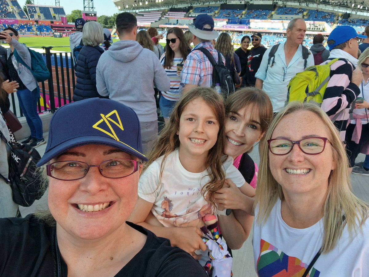 echodkinson's tweet image. Absolutely buzzing atmosphere this morning at  #Birmingham2022CommonwealthGames with @LizOHara12 @sharon4852 so lucky to be here and experience it #welldonebrum @yourseddon