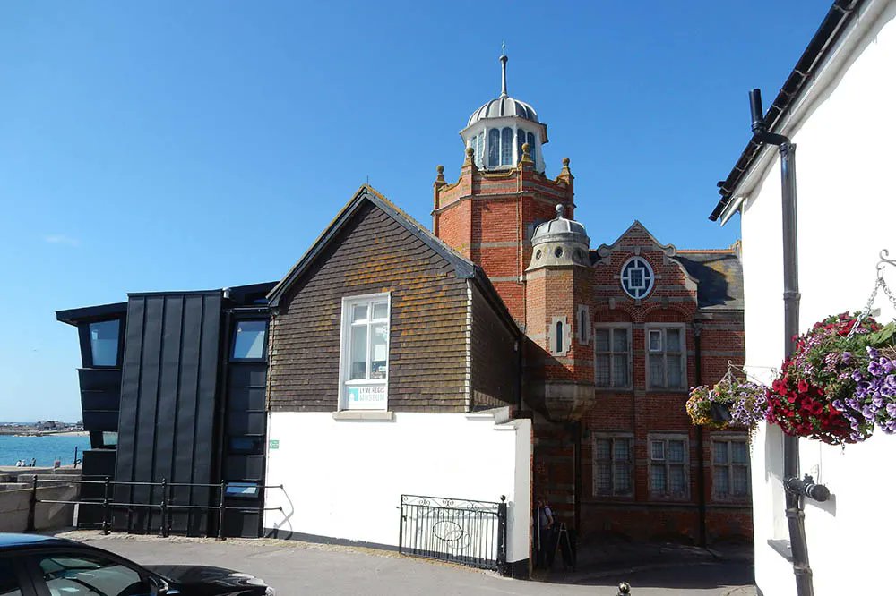 swmuseums's tweet photo. @MuseumCrush have published a list of their favourite museums to visit on your next British seaside holiday, which includes south west museums @witchmuseum @1811Fairlynch @LymeRegisMuseum @TudorHouseWey and @westonmuseum! #summerholidays #MuseumsTwitter #beachday https://t.co/RkyLROeVm8