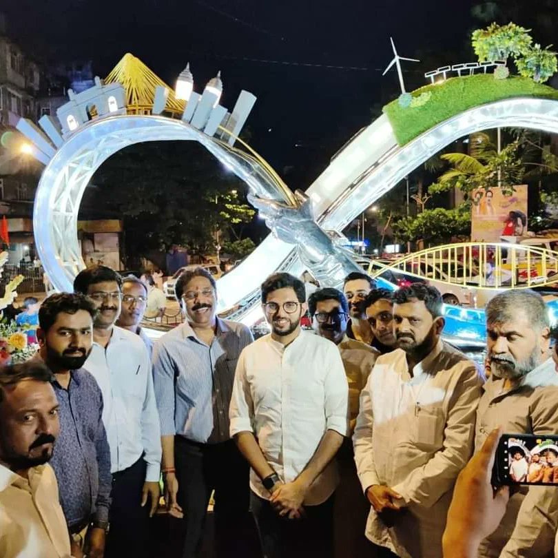 sachinsawant92's tweet photo. #AplusWorli #InfiniteMumbai
- वरळीच्या सौंदर्यात आणखी भर टाकणाऱ्या 'Infinite Mumbai' या आर.जी.थडाणी मार्ग येथील अतुलनीय शिल्पकलाकृतीचे उद्‌घाटन शिवसेना नेते, आमदार मा. आदित्यजी ठाकरे यांच्या शुभहस्ते करण्यात आले.
#Shivsena 
#YuvaSena 
#AdityaThackeray https://t.co/IqjXk92Tg7