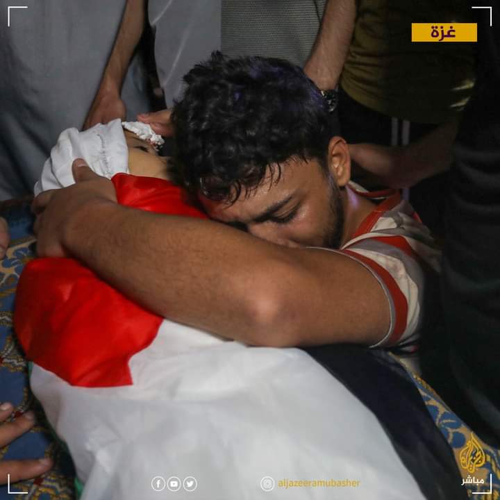 #غزه_تقاوم #غزة_تحت_القصف عالمنا يحتضر وليس متحضر، لذا لن تسمع له صوت أو استنكار من جرائم الصhاينة،ولكن ستسمع صريخه وعويله المسمى بحقوق الإنسان،إذا رفضت مسيرة للشواz أو اصدرت حكم على mلحد
لأهل فلسطين ربٌ يحميهم أما للصhينة مجتمع دولي ظالم يحميهم
وما النصر إلا من عند الله