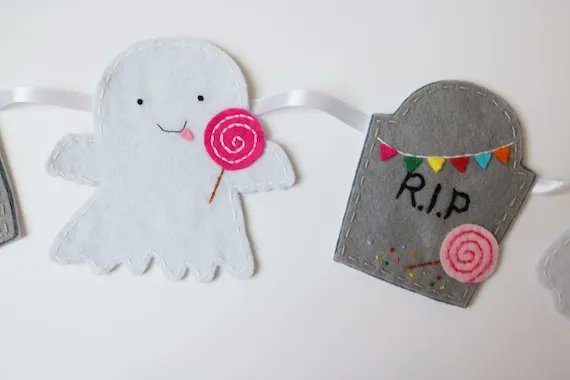 CosyCottage_'s tweet photo. Cosy Felt Creations will be closing down at the end of the year! Grab a cute bookmark or decorations while you still can 💗 https://t.co/bZSYdLoZhN #UKGiftHour #UKGiftAM https://t.co/Geg21SrWjg