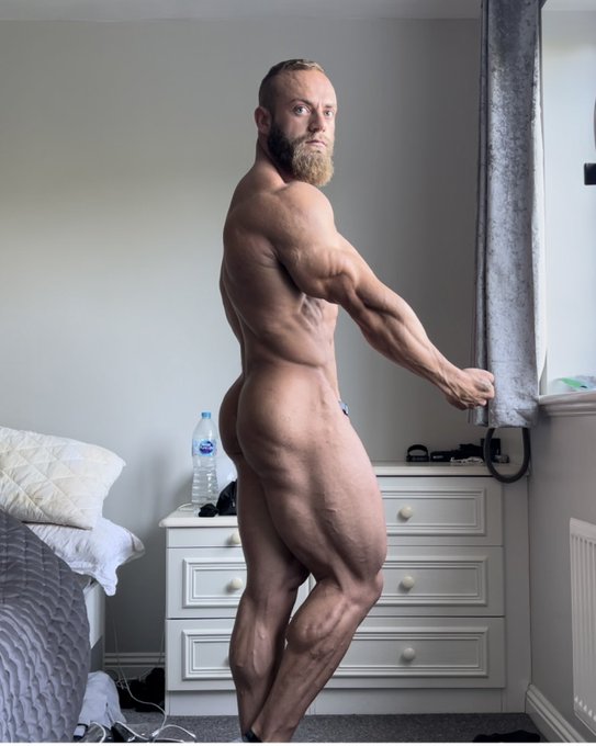 Ohhhhhh we coming in hot 🥵 https://t.co/WmAXK4cW34<a href="/tag/8weeks"class="tags"><span>#8weeks</span></a>