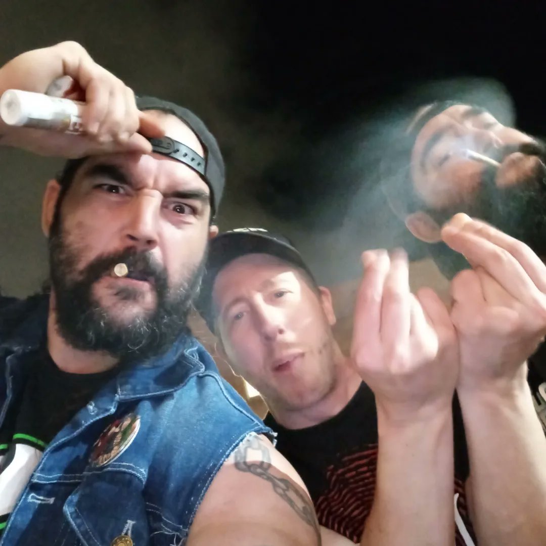 StonerBrosFTF's tweet photo. So pics from last night w/ @KilljoyDesigns @HighTimes510 @elbart_man @dollatreal https://t.co/SkakRbYo9g